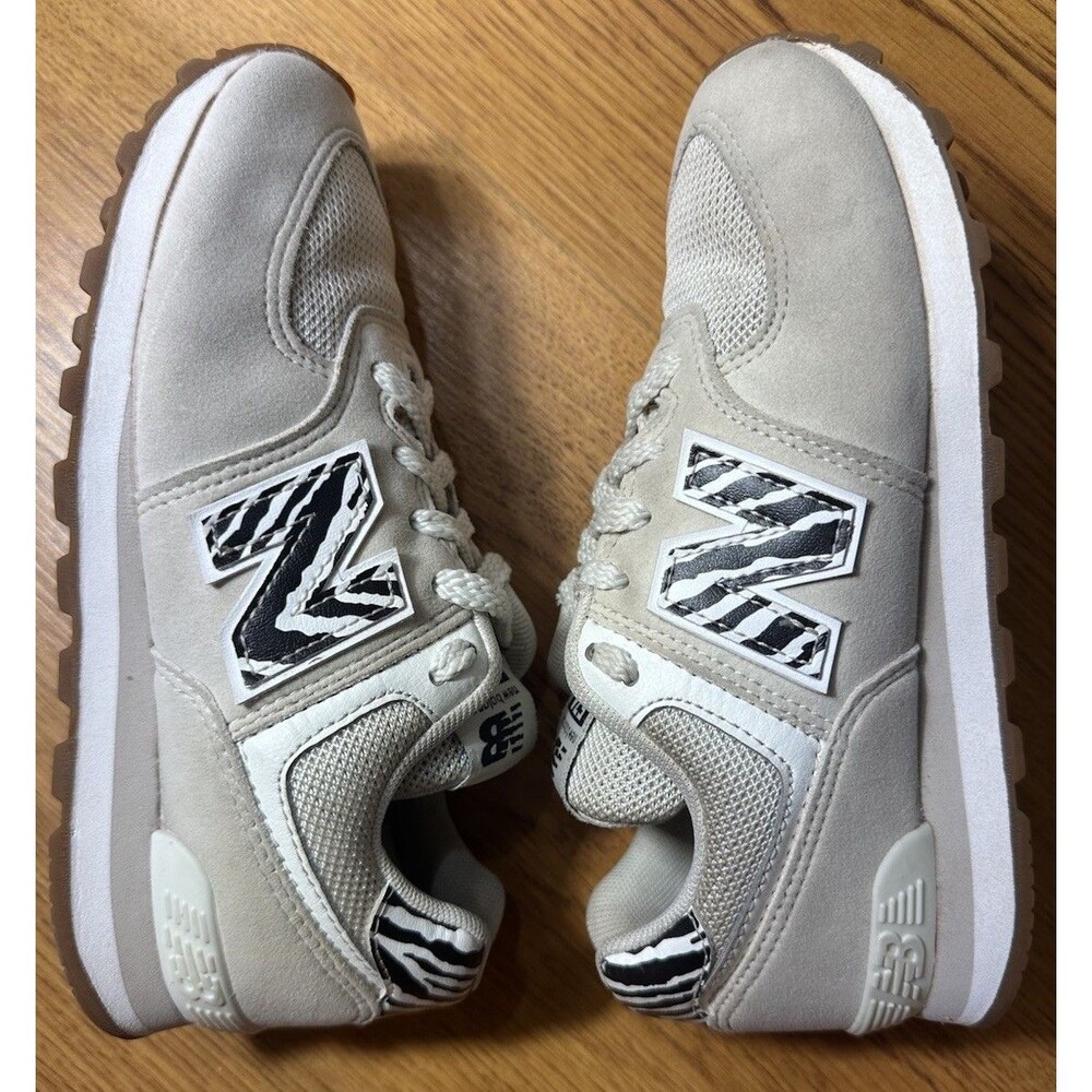 New Balance 574 Sea Salt Zebra Youth Kids Sneaker Size‎ 1.5 Suede EVA Technology